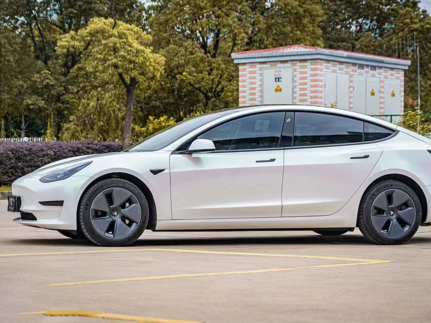 Quality Metallic Gloss Aurora White Car Vinyl Wrap For Sale |